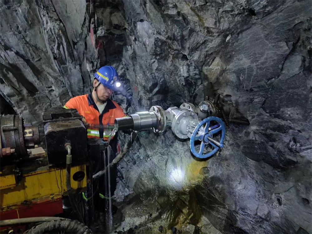 富蕴金山矿冶有限公司